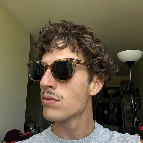 Brown Tortoise Shell Wayfarer Club Polaroid Sunglasses - Picture 2 of 8